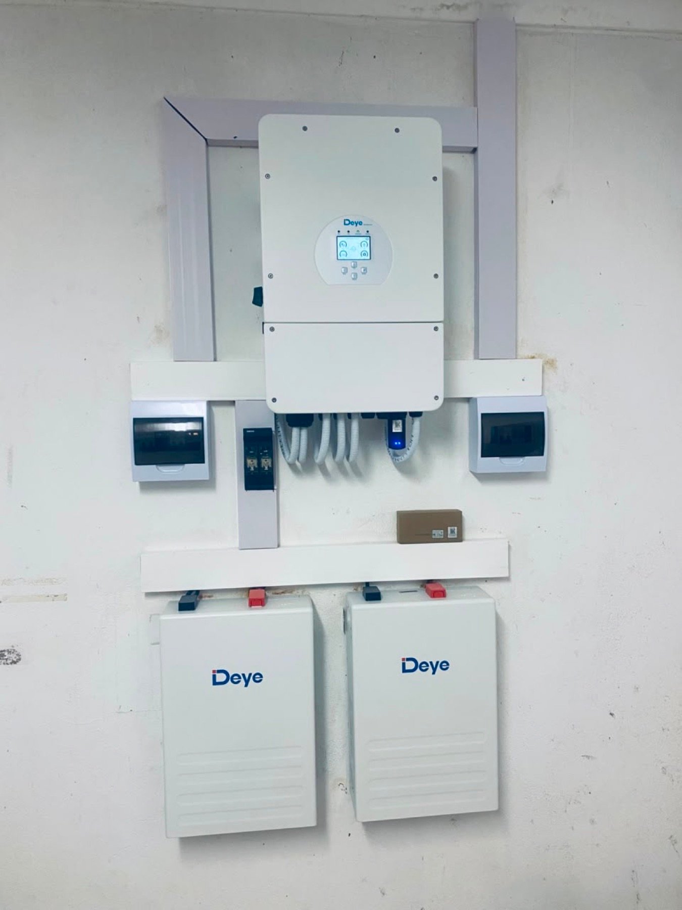 Deye dual battery solar system